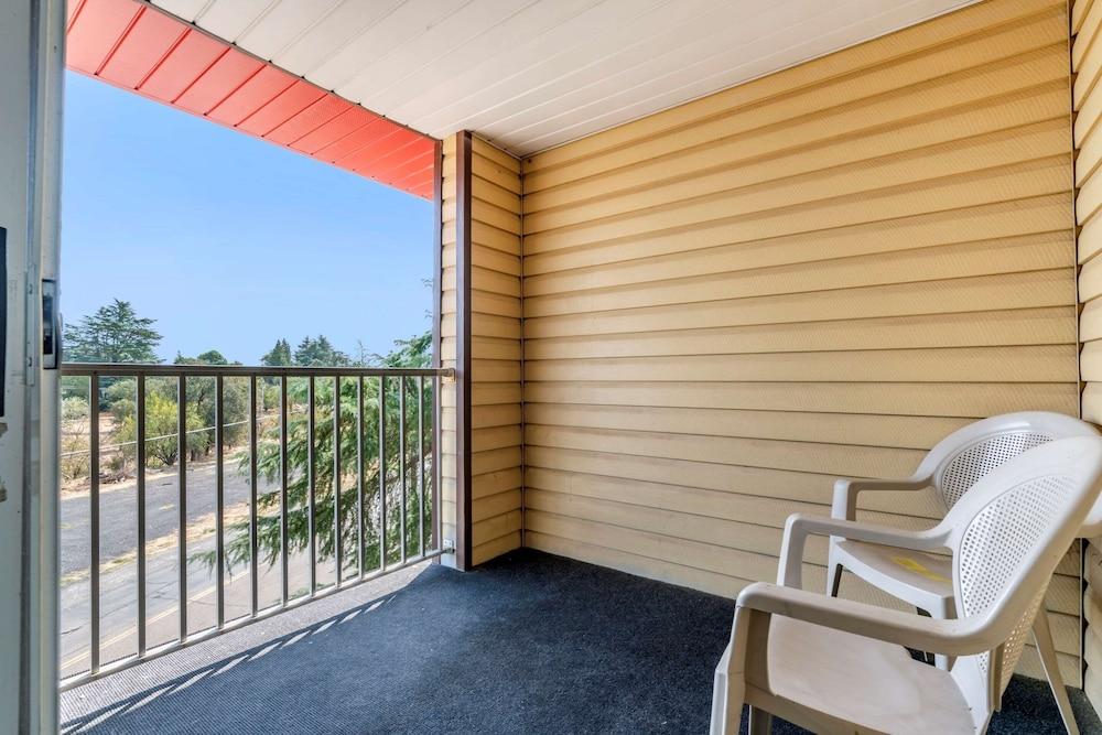 Comfort Suites Red Bluff Near I-5 Exterior photo