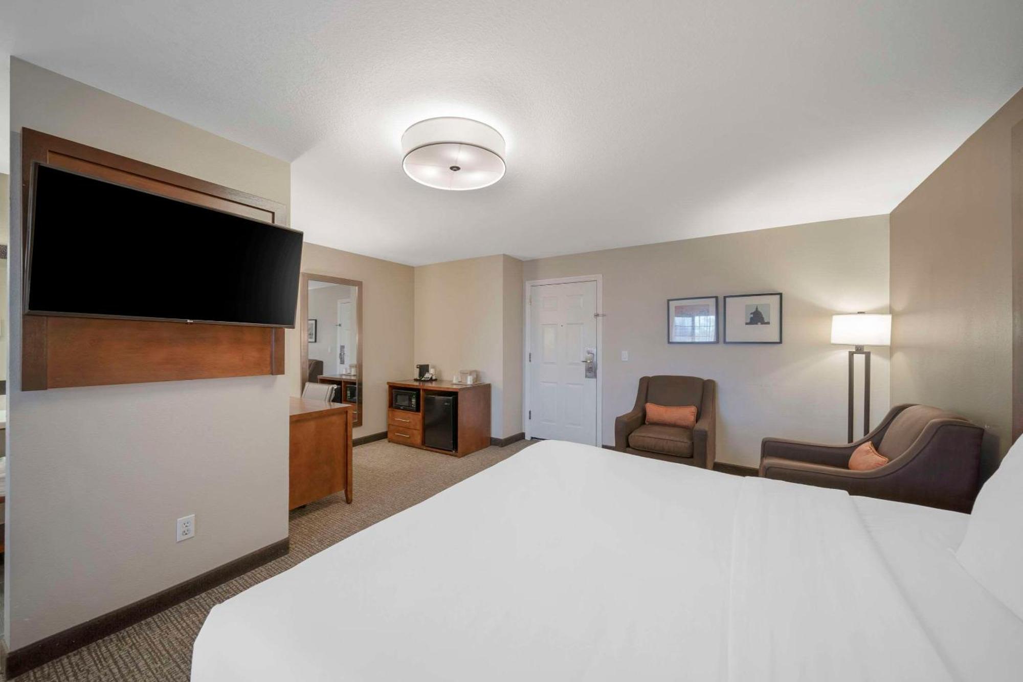 Comfort Suites Red Bluff Near I-5 Exterior photo